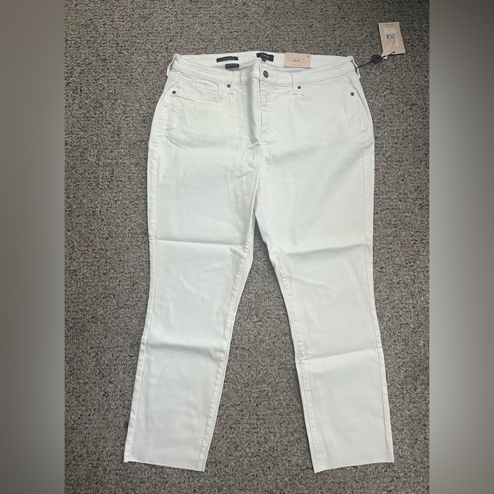 NWT NYDJ Alina Legging Ankle Raw Hem Jeans in Color Optic White
